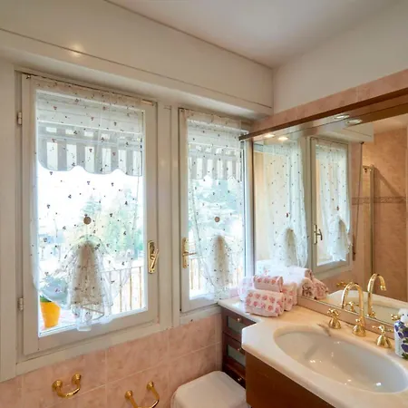 לינה וארוחת בוקר Tosca House 2