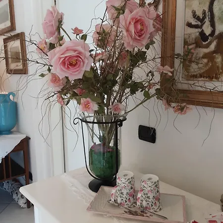 לינה וארוחת בוקר Tosca House 2 4*